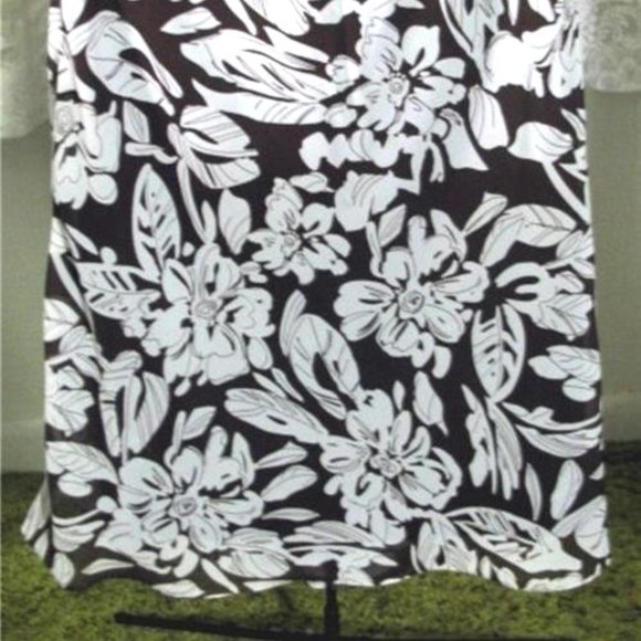WHITE FLORAL on BROWN Polyester Lined SKIRT Size 12 JBS Ltd - Picture 2 of 2